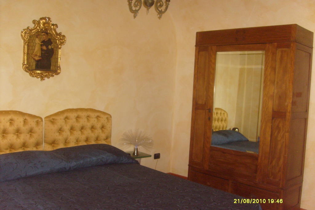 B&B Carolina Plebiscito R. Neapel Zimmer foto