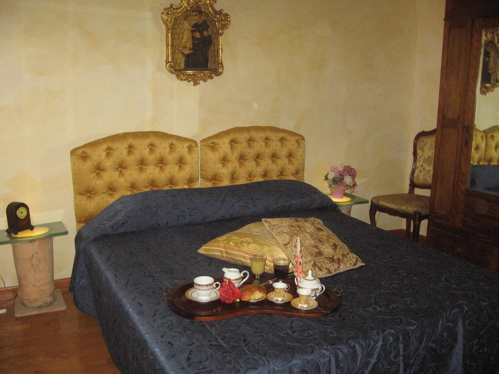 B&B Carolina Plebiscito R. Neapel Zimmer foto